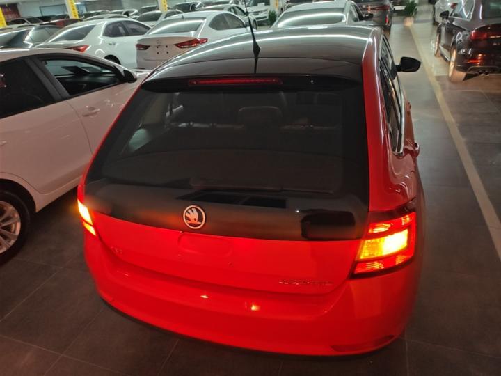 Rapid Spaceback 2016 Facelift 1.6L AT photo 3