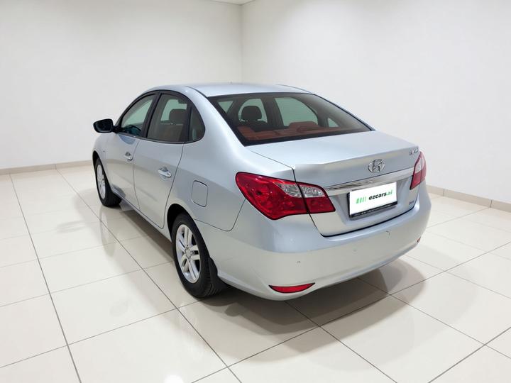 Dynamic 2011 1.6L AT Comfort photo 4