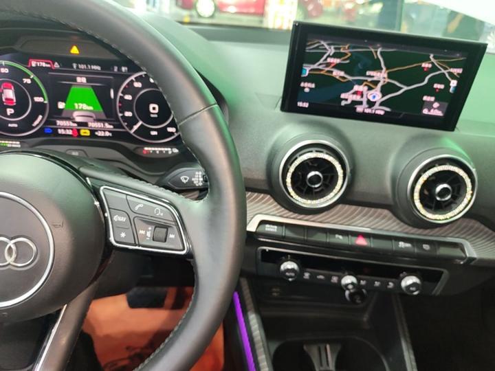 Q2L e-tron 2019 Q2L e-tron EV photo 8