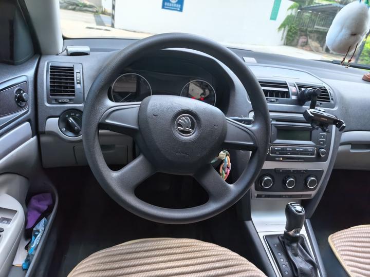 Octavia 2014 1.6L AT photo 3