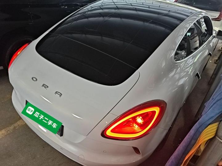 2022 555km Premium photo 6