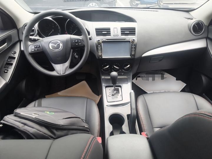 3 2015 Hatchback 1.6L AT Elite photo 5
