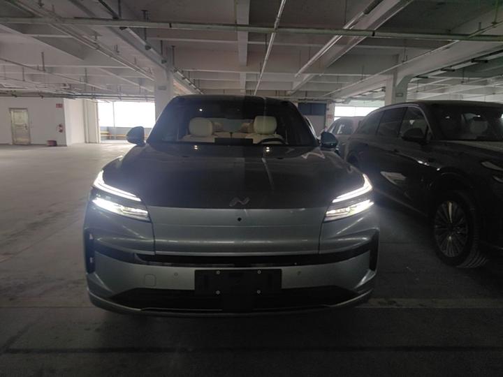 L90 2025 Ultra 6-Seater 60 photo 2