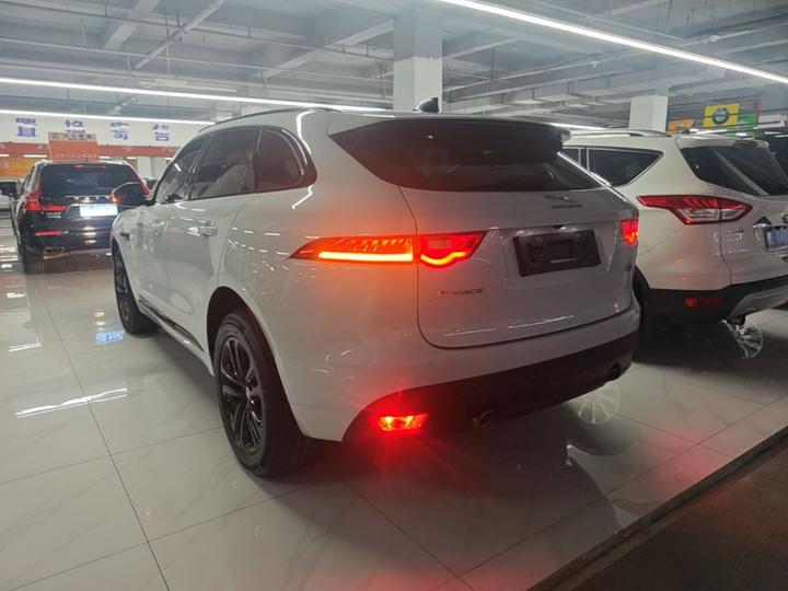 F-PACE 2020 2.0T photo 4