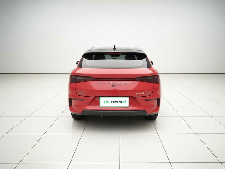 e2 2021 Premium photo 5