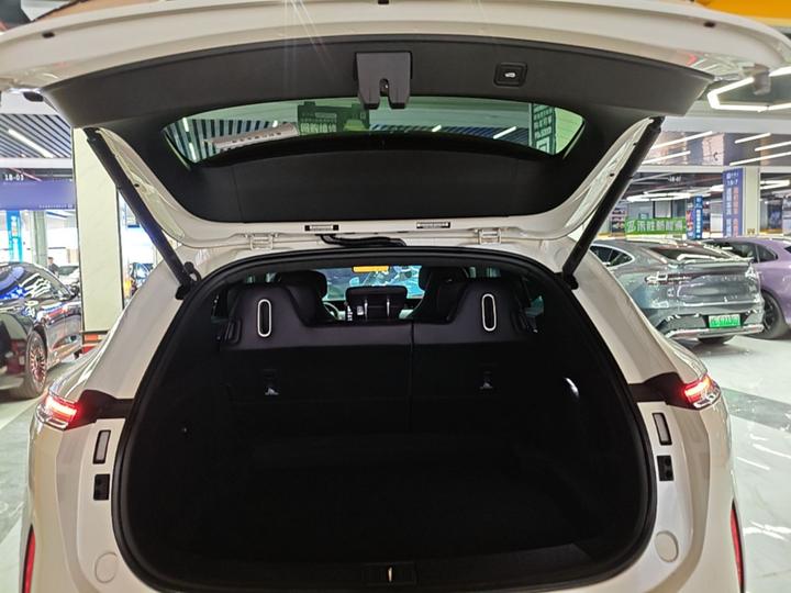 07 2026 Ultra EV AWD photo 8