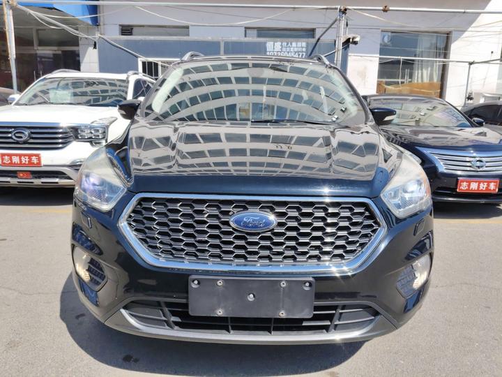 Kuga 2019 EcoBoost 180 RWD China V photo 2