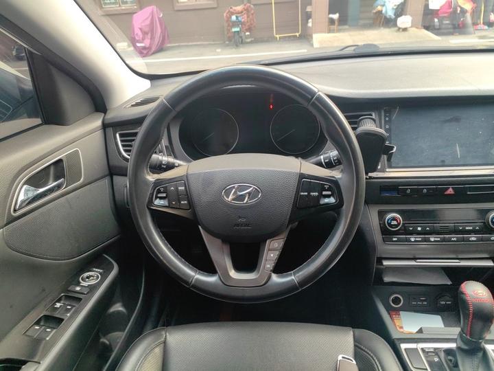 Mistra 2014 1.8L AT Premium DLX photo 3