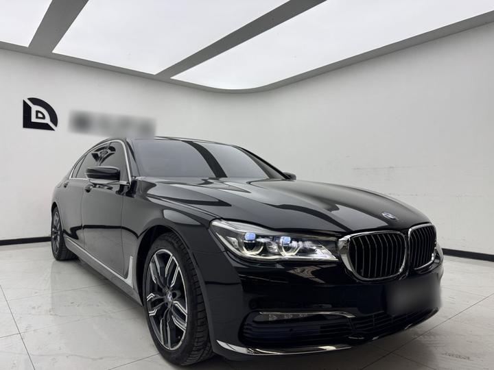 7 Series 2016 730Li Luxury photo 3