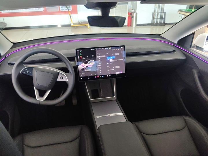 Model Y 2025 Long Range AWD Launch Edition photo 5
