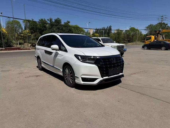 Elysion 2022 2.0L e:HEV Luxury photo 3