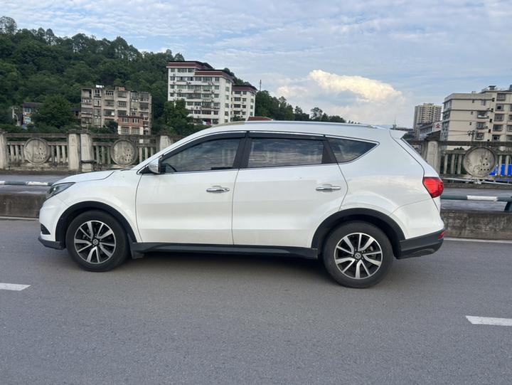 Fengon 580 2016 Facelift 1.5T CVT Luxury photo 4