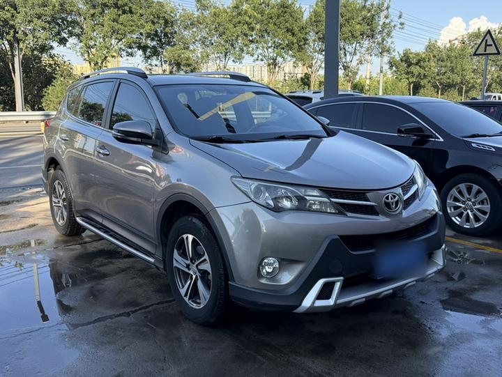RAV4 2015 2.0L CVT RWD photo 3