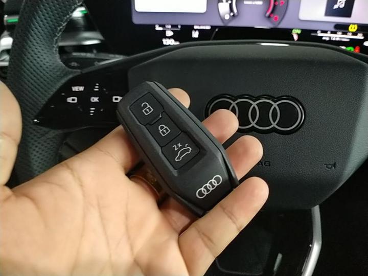 A5L Sportback 2026 TFSI 150kW Exclusive quattro photo 8