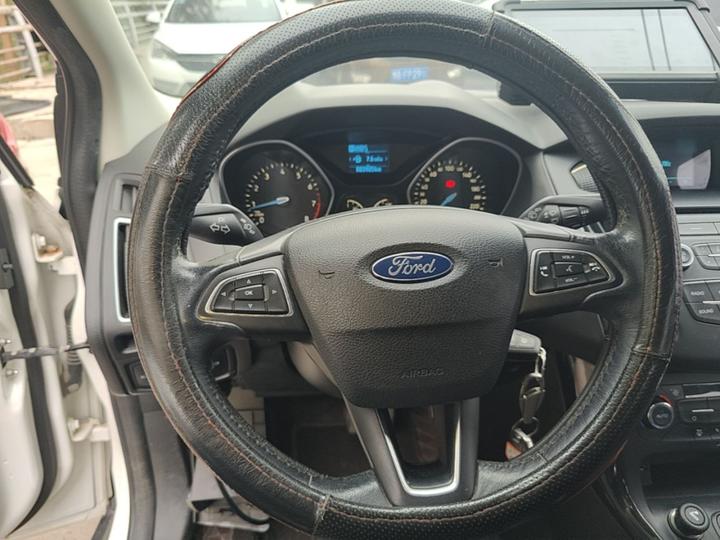 Focus 2015 Hatchback EcoBoost 125 AT photo 6