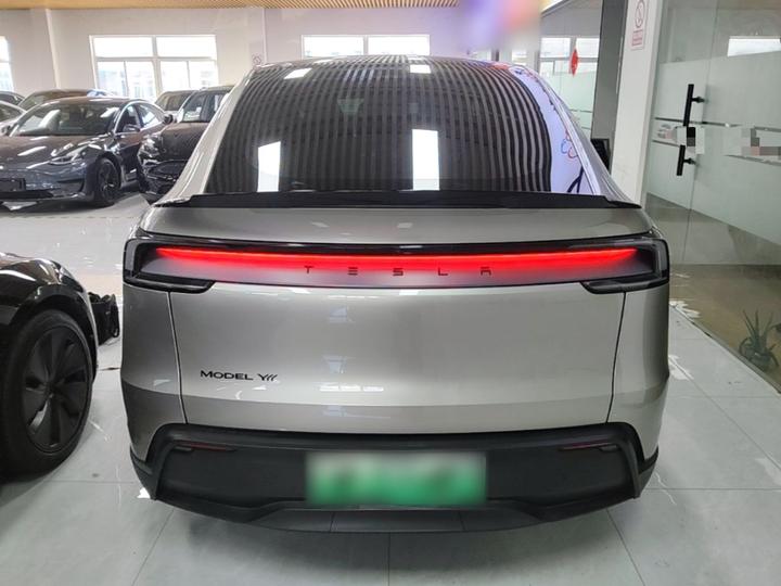 Model Y L 2025 Long Range AWD photo 5