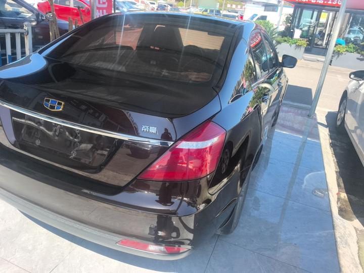Emgrand 2017 Sedan 1.5L CVT photo 4