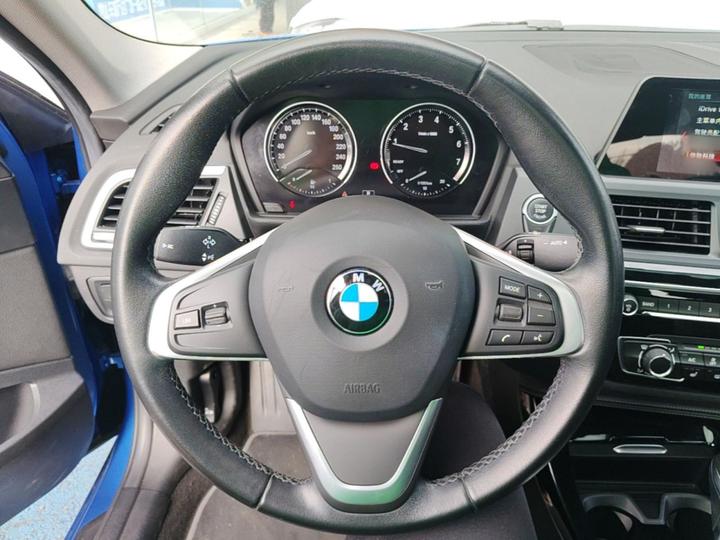 1 Series 2018 118i Sport photo 6