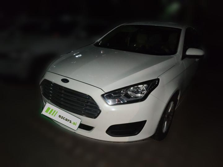 Escort 2017 1.5L MT Comfort