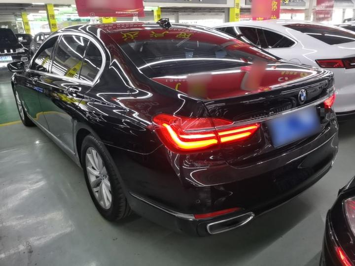 7 Series 2017 730Li Leading photo 4