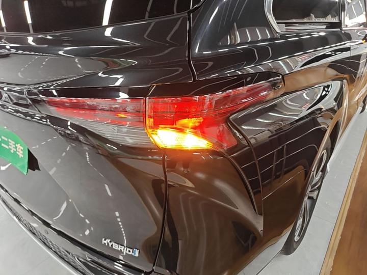 Granvia 2023 2.5L Hybrid Premium PLUS photo 7