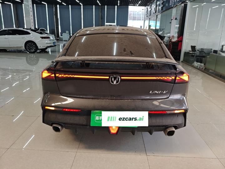 UNI-V 2022 1.5T Premium photo 5