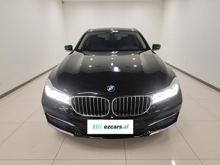 7 Series 2016 730Li Leading photo 2
