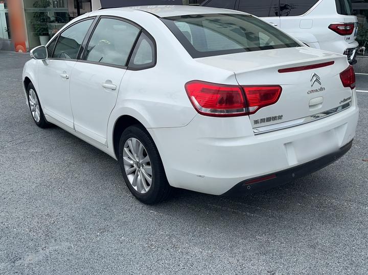 2013 Sedan 1.6L AT photo 4