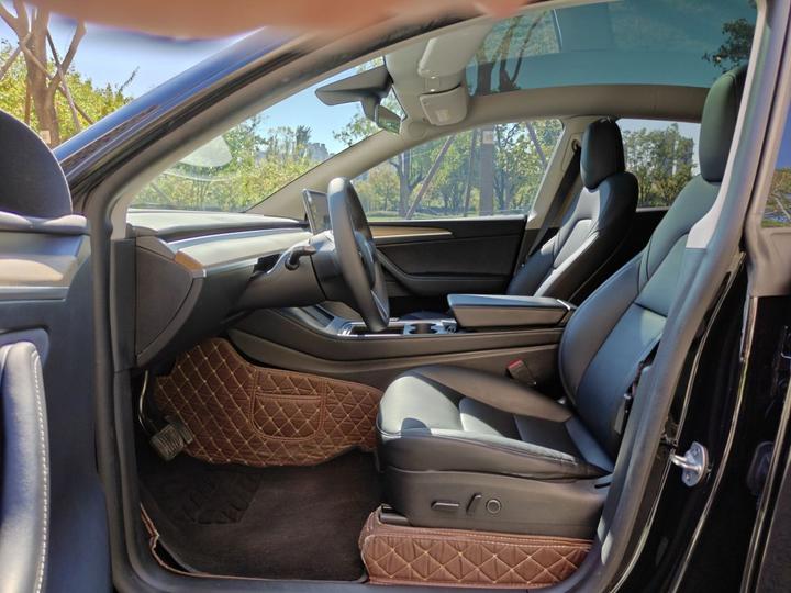 Model Y 2022 RWD photo 7