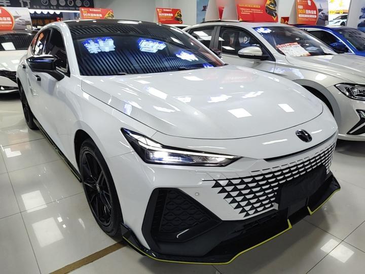 UNI-V 2022 2.0T photo 3