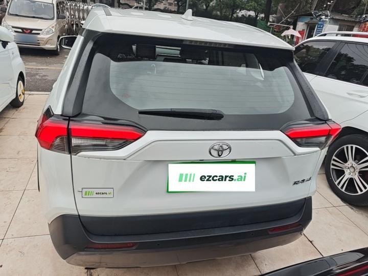 RAV4 2022 2.0L CVT RWD Plus photo 5