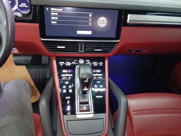 2023 Cayenne 3.0T Platinum photo 8