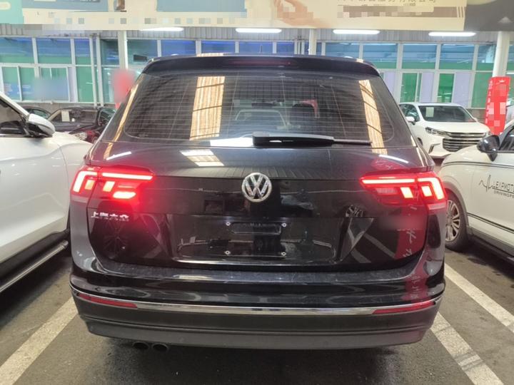 Tiguan L 2018 Facelift 330TSI AT RWD Luxury photo 3