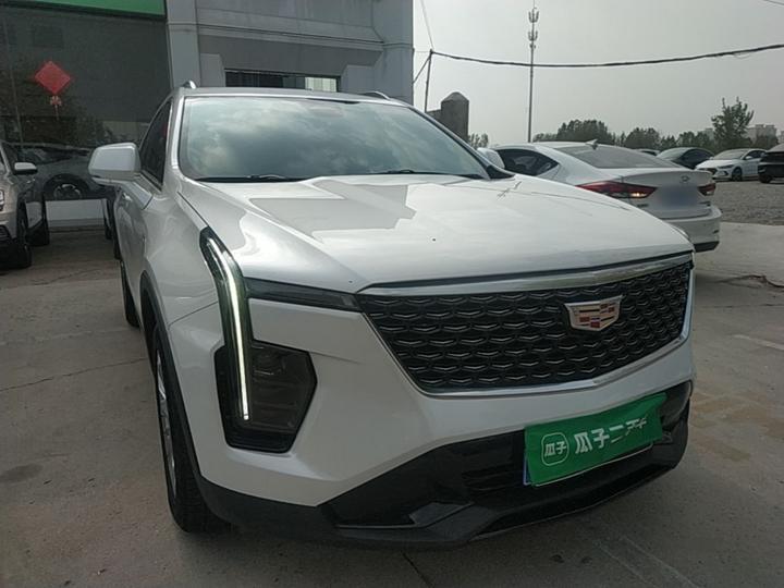 XT4 2024 28T RWD Luxury photo 3