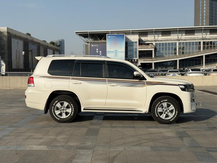 Land Cruiser Parallel Import photo 4