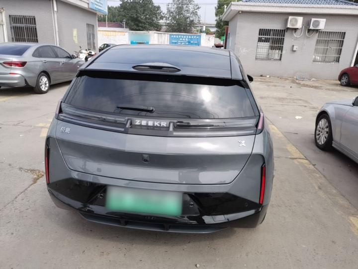 X 2025 4-Seater RWD photo 5
