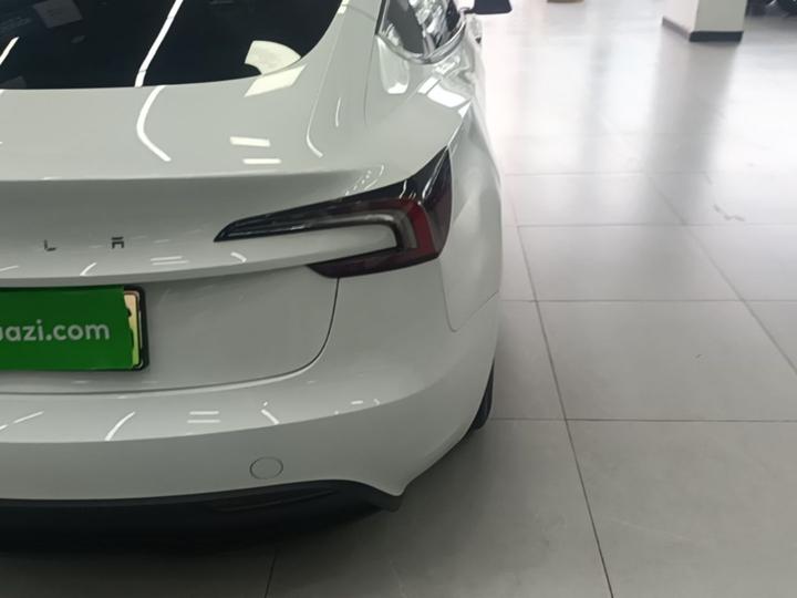 Model 3 2023 RWD photo 7