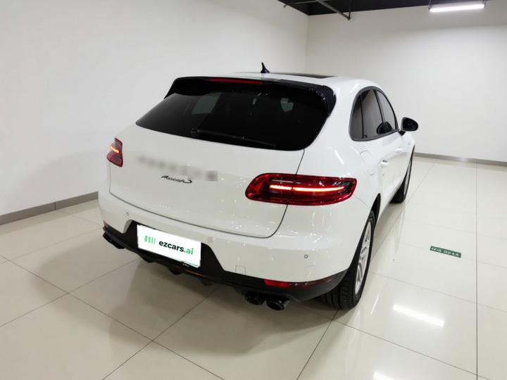 2017 Macan 2.0T photo 6