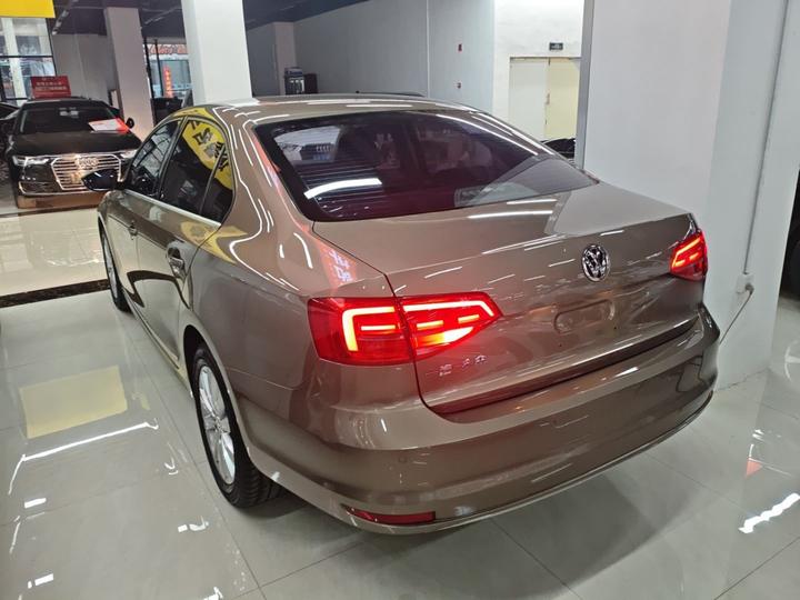 Sagitar 2015 1.6L AT Comfort photo 4