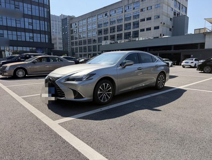 ES 2025 200 Exclusive