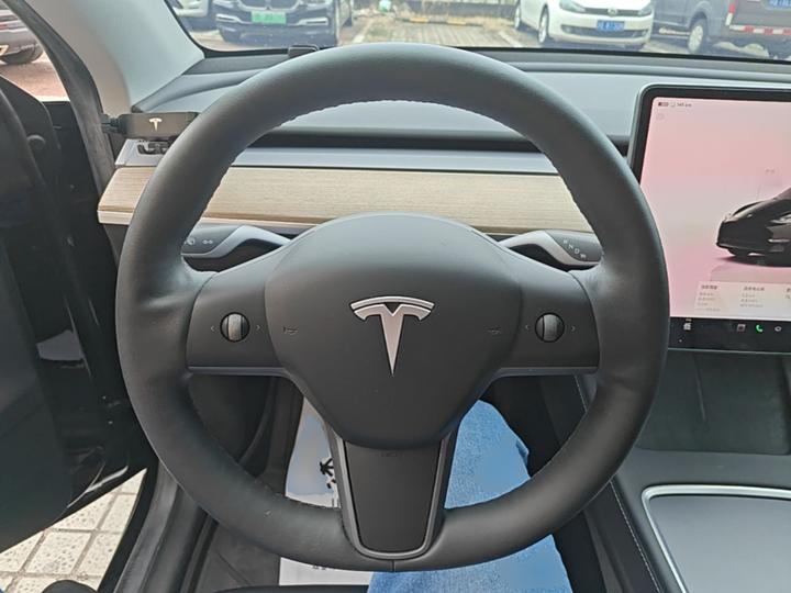 Model Y 2022 RWD photo 2