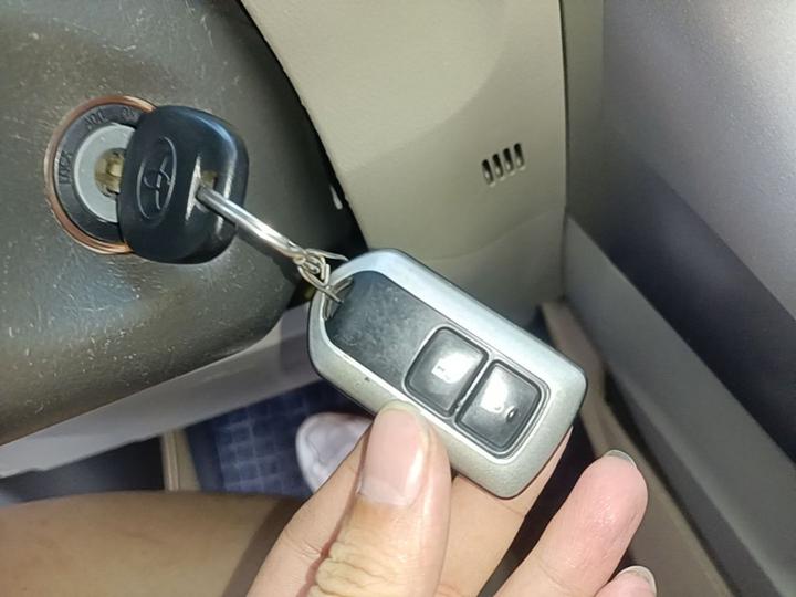 2015 180E CVT Crossover photo 8