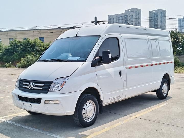 MAXUS V80 2023 2.0T MT Classic Long Wheelbase 3-Seater