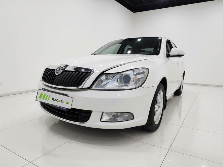 Octavia 2015 Classic 1.6L MT