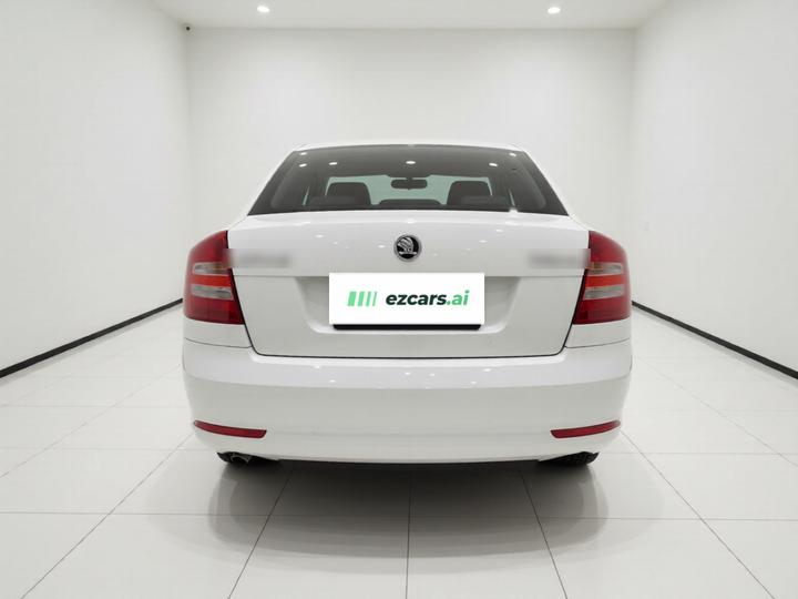Octavia 2015 Classic 1.6L MT photo 5