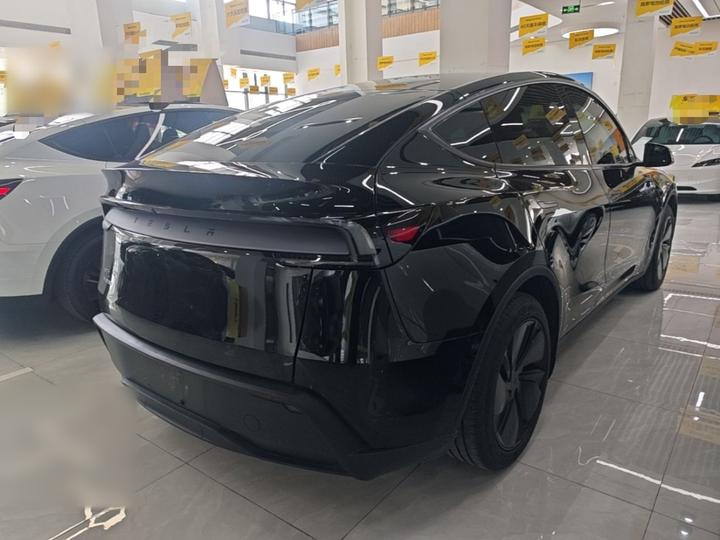 Model Y 2026 RWD photo 6