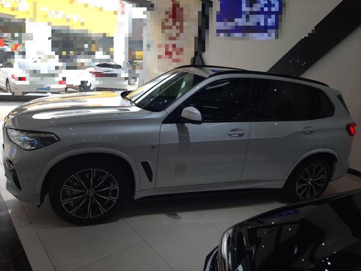 X5 Imported 2022 xDrive40i M Sport Package photo 3