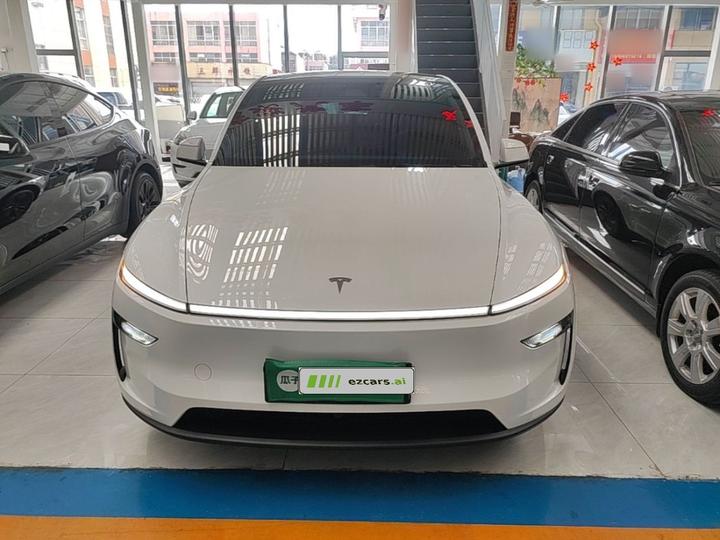 Model Y 2025 RWD photo 2