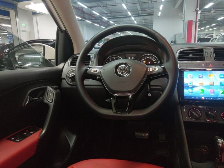 Polo 2016 1.6L AT Comfort photo 6