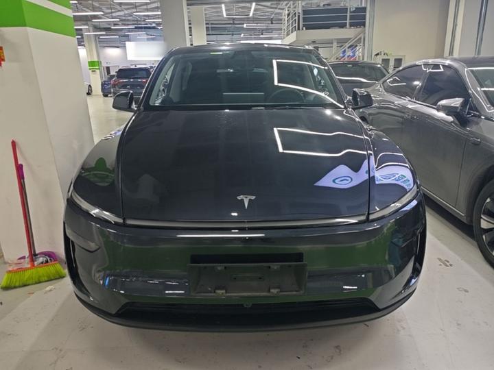Model Y 2025 RWD photo 2